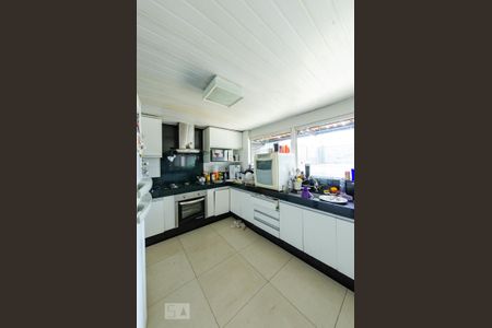 Casa à venda com 300m², 4 quartos e 4 vagas Casa à venda com 300m², 4 quartos e 4 vagasCozinha