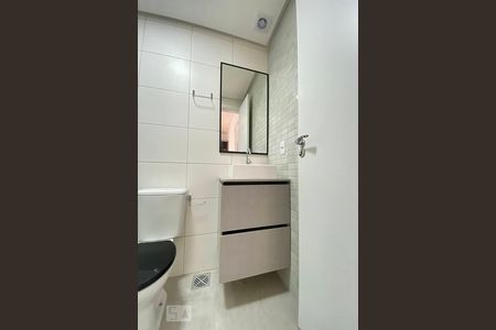 Banheiro de kitnet/studio para alugar com 1 quarto, 27m² em Rio Branco, Novo Hamburgo