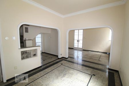 Sala de casa para alugar com 4 quartos, 210m² em Grajaú, Rio de Janeiro