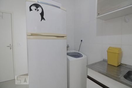 Cozinha  - maquina de lavar roupa e geladeira de kitnet/studio para alugar com 1 quarto, 27m² em Quarta Parada, São Paulo