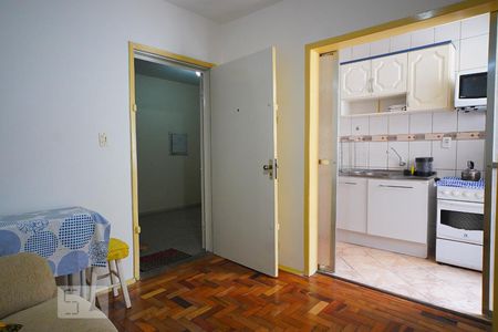 Sala de kitnet/studio à venda com 1 quarto, 34m² em Vila Ipiranga, Porto Alegre