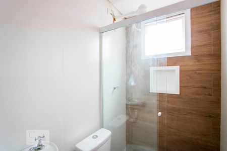 Banheiro de kitnet/studio para alugar com 1 quarto, 10m² em Vila São Pedro, Santo André