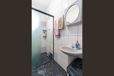 Banheiro de casa à venda com 2 quartos, 125m² em Vila Carmosina, São Paulo
