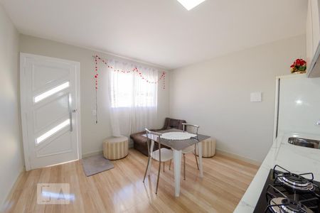 Sala e cozinha de casa para alugar com 1 quarto, 32m² em São João do Rio Vermelho, Florianópolis