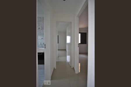 Corredor de apartamento para alugar com 2 quartos, 85m² em Jardim Maria Rosa, Taboão da Serra