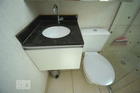 Banheiro de apartamento para alugar com 1 quarto, 26m² em Setor Habitacional Vicente Pires, Brasília