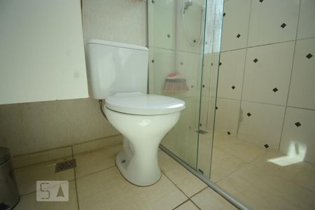 Banheiro de apartamento para alugar com 1 quarto, 26m² em Setor Habitacional Vicente Pires, Brasília