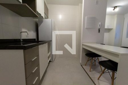 Cozinha de apartamento para alugar com 1 quarto, 31m² em Capão Raso, Curitiba