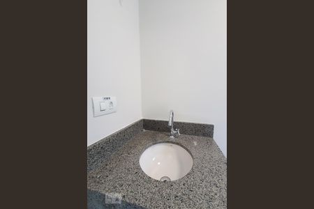Banheiro de kitnet/studio para alugar com 1 quarto, 20m² em Perdizes, São Paulo