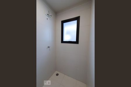 Banheiro de kitnet/studio para alugar com 1 quarto, 20m² em Perdizes, São Paulo