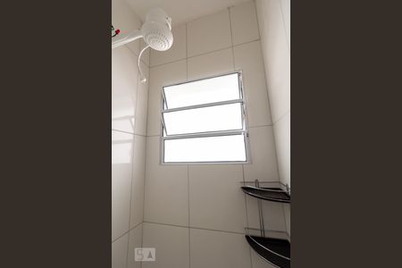 Banheiro de kitnet/studio para alugar com 1 quarto, 14m² em Vila Indiana, São Paulo