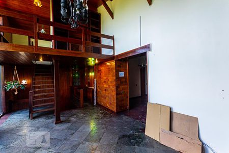 Sala de casa de condomínio à venda com 2 quartos, 300m² em Cantagalo, Niterói