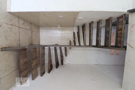 Escada de kitnet/studio para alugar com 1 quarto, 44m² em Vila Morais, Goiânia
