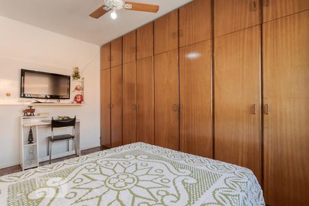 Quarto 1 de apartamento à venda com 2 quartos, 60m² em São Sebastião, Porto Alegre