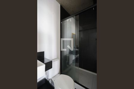 Banheiro de kitnet/studio para alugar com 1 quarto, 33m² em Santana, São Paulo