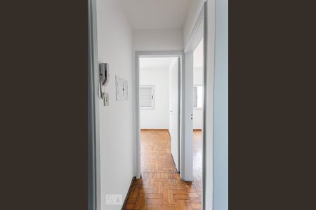 Corredor de apartamento para alugar com 2 quartos, 43m² em Sumarezinho, São Paulo