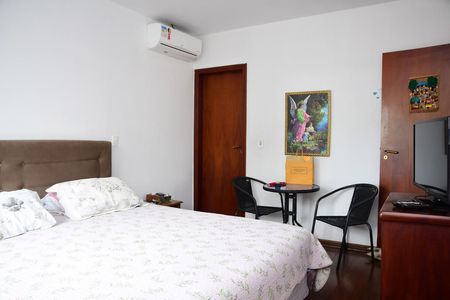 Quarto 1 de casa de condomínio para alugar com 4 quartos, 265m² em Jardim da Gloria, Cotia
