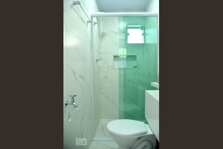 Banheiro de kitnet/studio para alugar com 1 quarto, 15m² em Itararé, São Vicente