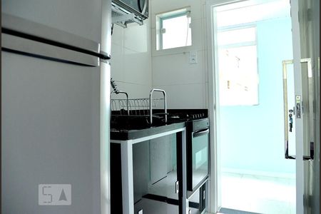 Cozinha de kitnet/studio para alugar com 1 quarto, 15m² em Itararé, São Vicente