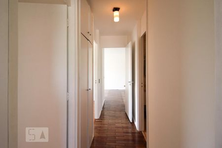 Corredor de apartamento para alugar com 3 quartos, 104m² em Vila Olímpia, São Paulo