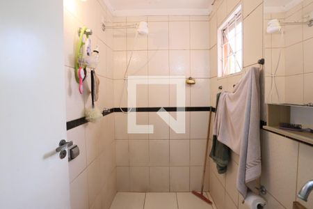 Banheiro do Quarto 1 de casa à venda com 4 quartos, 320m² em Vila Invernada, São Paulo