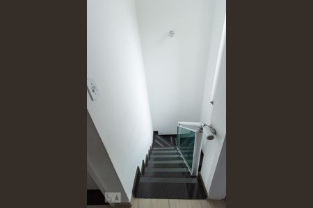 Escada de casa de condomínio para alugar com 3 quartos, 140m² em Itaquera, São Paulo