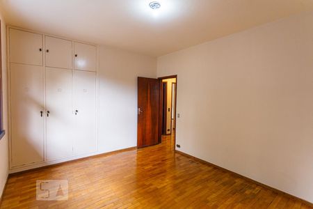 Quarto 1 de apartamento para alugar com 3 quartos, 136m² em Santa Efigênia, Belo Horizonte