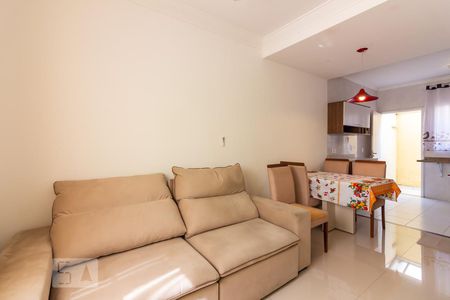 Sala de casa de condomínio à venda com 2 quartos, 63m² em Santa Maria, Osasco