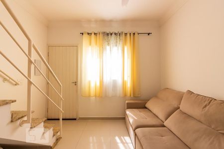 Sala de casa de condomínio à venda com 2 quartos, 63m² em Santa Maria, Osasco