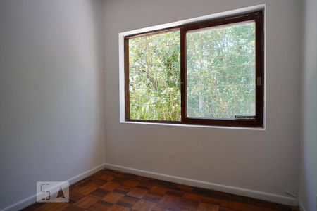 Quarto 1 de casa para alugar com 3 quartos, 150m² em Passo da Areia, Porto Alegre