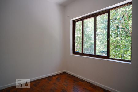 Quarto 2 de casa para alugar com 3 quartos, 150m² em Passo da Areia, Porto Alegre