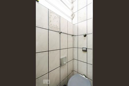Banheiro de kitnet/studio para alugar com 1 quarto, 36m² em Embaré, Santos