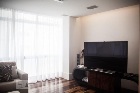 Sala de TV de apartamento à venda com 4 quartos, 344m² em Higienópolis, São Paulo
