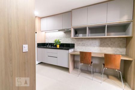 Sala de kitnet/studio para alugar com 1 quarto, 26m² em Mirandópolis, São Paulo