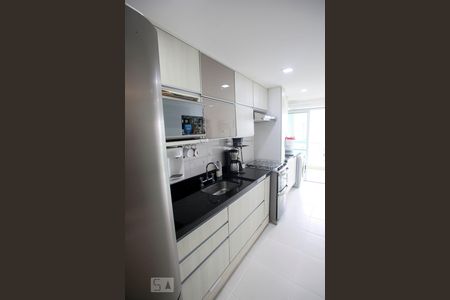 Cozinha de apartamento para alugar com 2 quartos, 82m² em Jacarepaguá, Rio de Janeiro