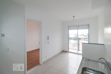 Sala e cozinha de kitnet/studio para alugar com 1 quarto, 29m² em Jardim da Glória, São Paulo