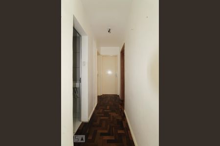 Corredor de apartamento à venda com 3 quartos, 63m² em Cristal, Porto Alegre