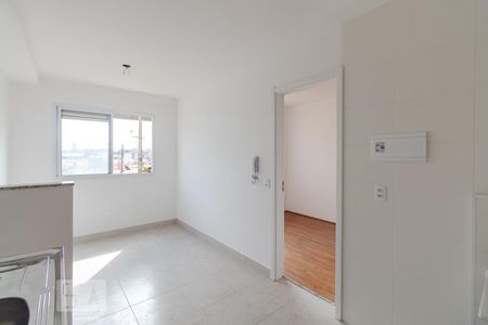 Sala e cozinha de apartamento à venda com 1 quarto, 26m² em Jardim Planalto, São Paulo