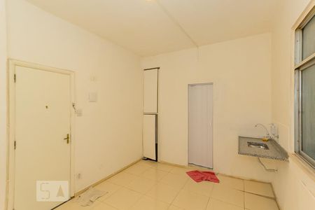 Sala de kitnet/studio para alugar com 1 quarto, 30m² em Copacabana, Rio de Janeiro