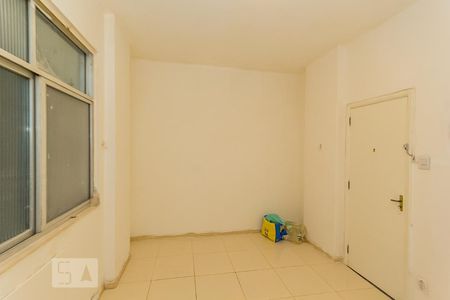 Sala de kitnet/studio para alugar com 1 quarto, 30m² em Copacabana, Rio de Janeiro