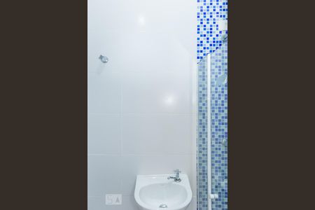 Banheiro de kitnet/studio para alugar com 1 quarto, 30m² em Copacabana, Rio de Janeiro