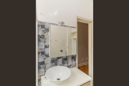 Banheiro - Armário com Espelho de kitnet/studio para alugar com 1 quarto, 46m² em Bela Vista, São Paulo