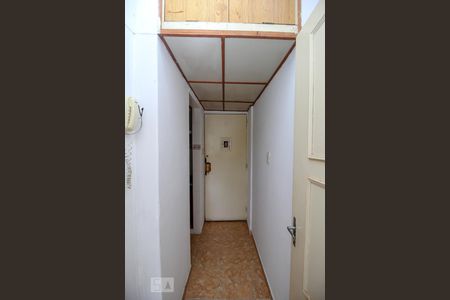 Corredor da Entrada de kitnet/studio para alugar com 1 quarto, 40m² em Saúde, Rio de Janeiro