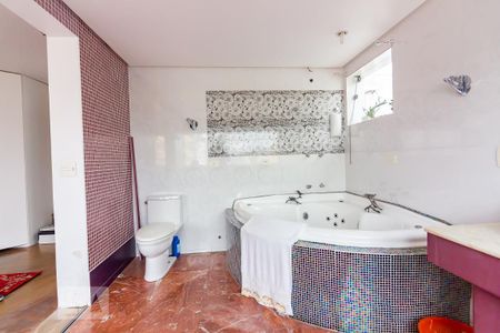 Apartamento à venda com 200m², 4 quartos e 4 vagas Apartamento à venda com 200m², 4 quartos e 4 vagasBanheiro da Suíte 1