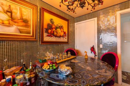 Apartamento à venda com 200m², 4 quartos e 4 vagas Apartamento à venda com 200m², 4 quartos e 4 vagasCozinha