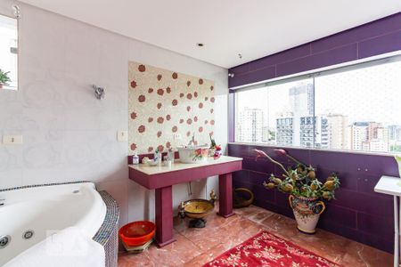 Apartamento à venda com 200m², 4 quartos e 4 vagas Apartamento à venda com 200m², 4 quartos e 4 vagasBanheiro da Suíte 1