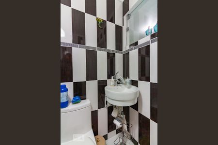 Apartamento à venda com 200m², 4 quartos e 4 vagas Apartamento à venda com 200m², 4 quartos e 4 vagasBanheiro da Suíte 2