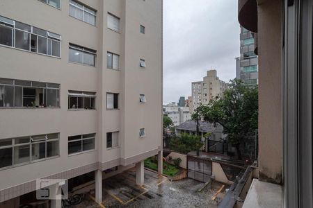 Vista da sala  de apartamento para alugar com 2 quartos, 95m² em São Pedro, Belo Horizonte