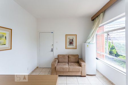 Sala/Cozinha de apartamento à venda com 1 quarto, 47m² em Santa Efigênia, Belo Horizonte