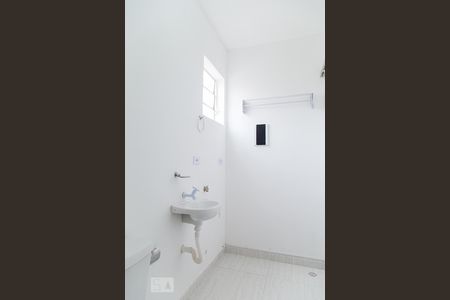 Banheiro de kitnet/studio para alugar com 1 quarto, 18m² em Jardim Oriental, São Paulo